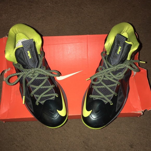 LEBRON X (GS) - Picture 3 of 3